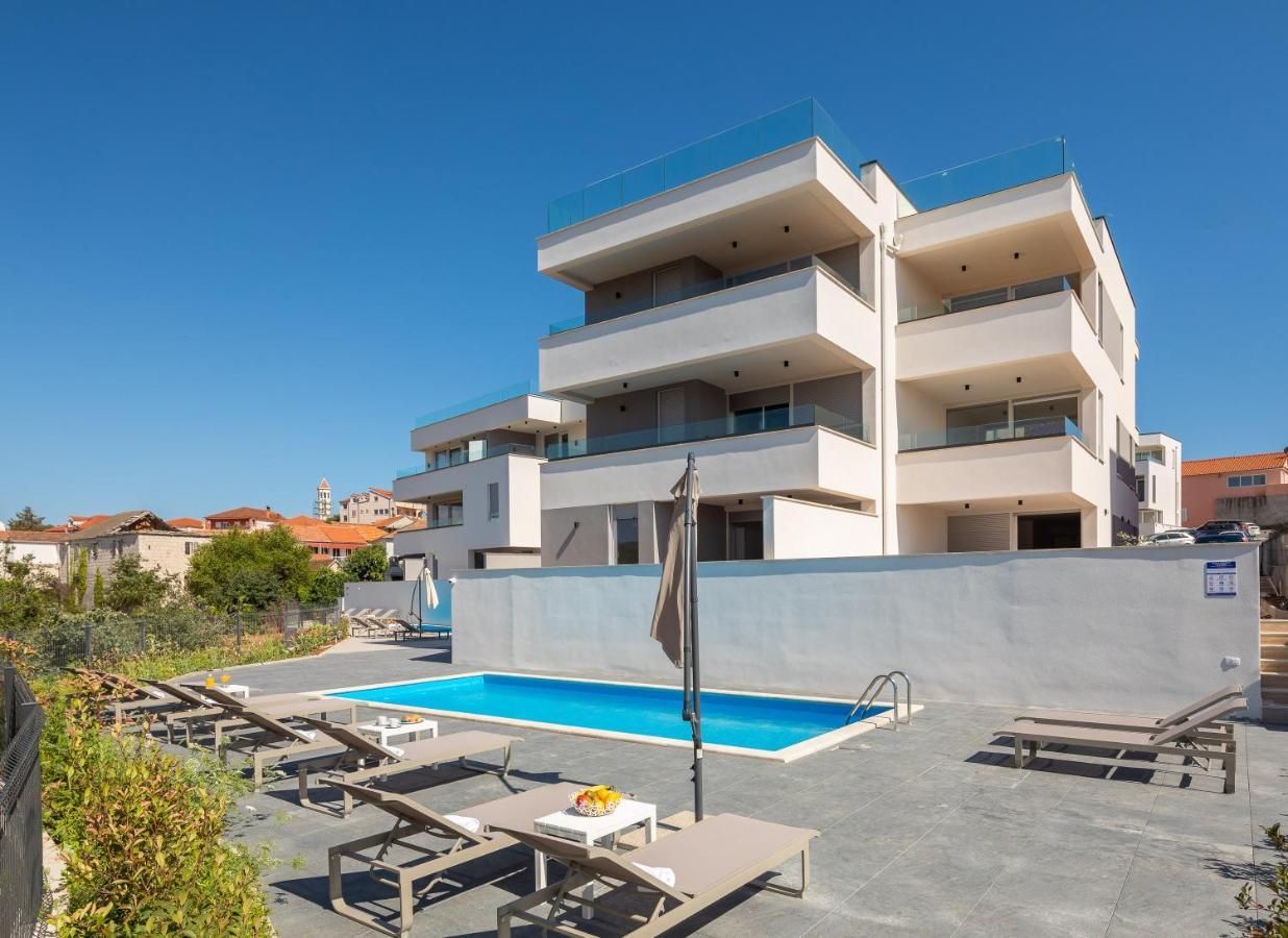 Apartment Alegria In Okrug With Heated Pool, Sea View, Jacuzzi, Wifi Trogir Exterior foto