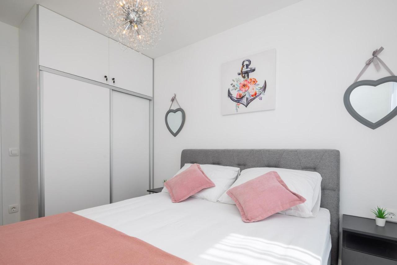 Apartment Alegria In Okrug With Heated Pool, Sea View, Jacuzzi, Wifi Trogir Exterior foto