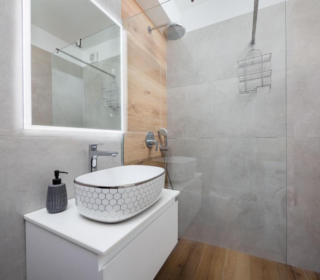 Apartment Alegria In Okrug With Heated Pool, Sea View, Jacuzzi, Wifi Trogir Exterior foto